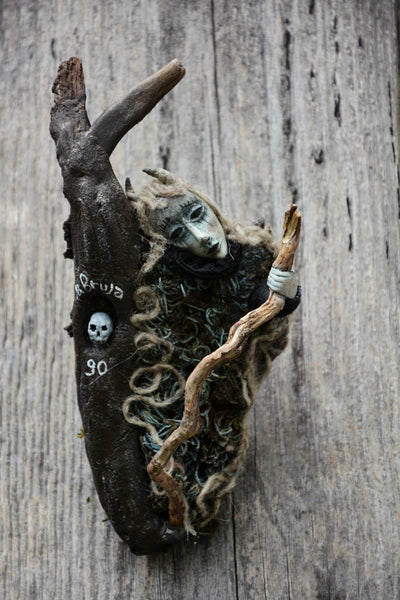 90 LA BRUJA (The Witch) by artist Gioconda Pieracci