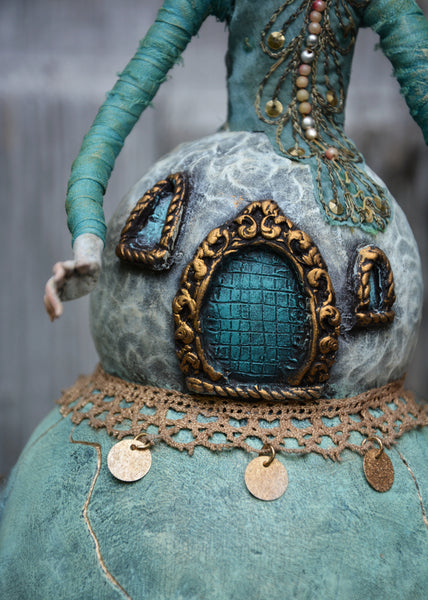 13 EL GORRITO (The Bonnet) by artist Gioconda Pieracci of Pupillae Art Dolls