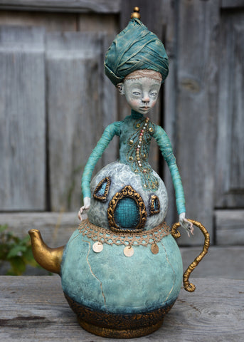 13 EL GORRITO (The Bonnet) by artist Gioconda Pieracci of Pupillae Art Dolls