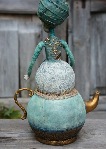 13 EL GORRITO (The Bonnet) by artist Gioconda Pieracci of Pupillae Art Dolls