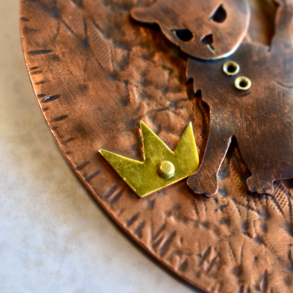 99 EL MARTILLO (The Hammer)/ Smash the Wannabe brooch by artist Chloe Kono
