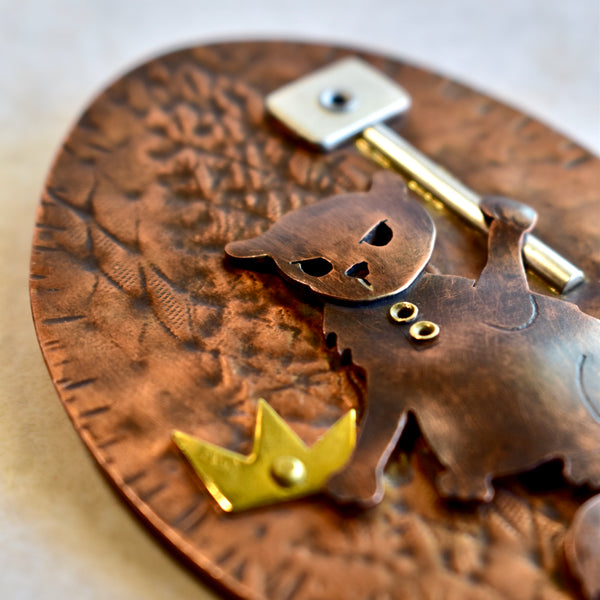 99 EL MARTILLO (The Hammer)/ Smash the Wannabe brooch by artist Chloe Kono