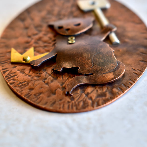 99 EL MARTILLO (The Hammer)/ Smash the Wannabe brooch by artist Chloe Kono