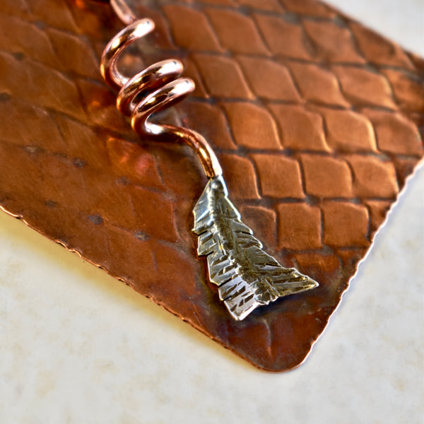 31 LAS JARAS (The Arrows) / Upspiral (brooch) by artist Chloe Kono