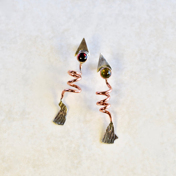 31 LAS JARAS (The Arrows) / Upspiral (earrings) by artist Chloe Kono