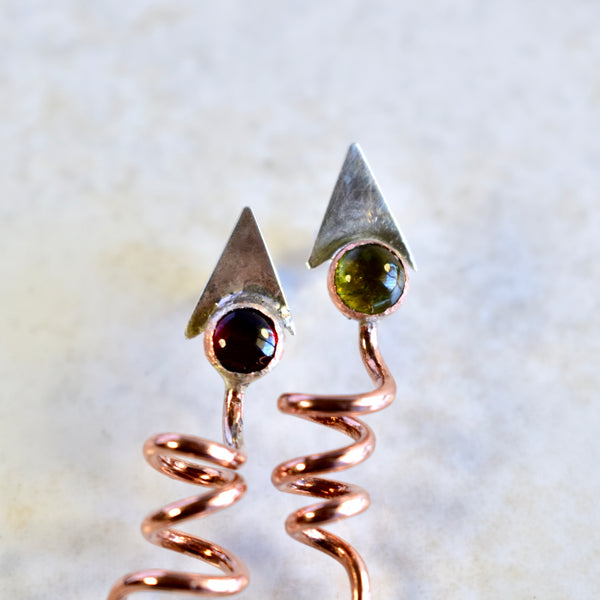 31 LAS JARAS (The Arrows) / Upspiral (earrings) by artist Chloe Kono
