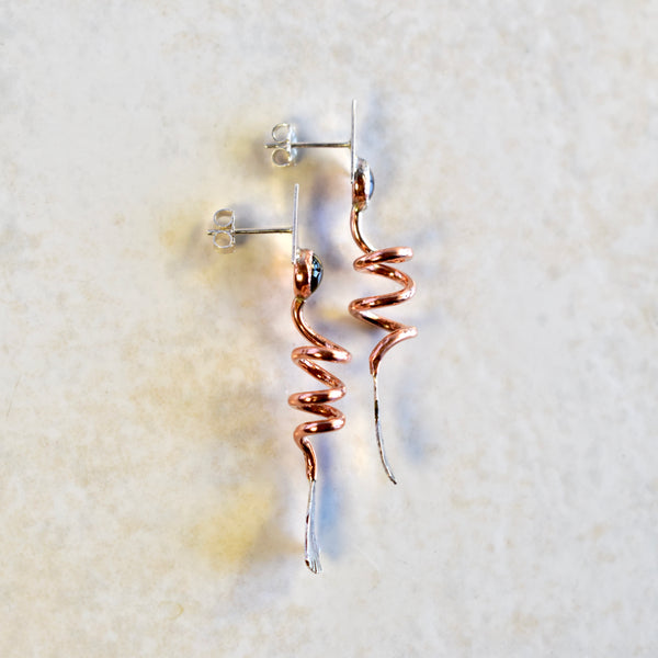 31 LAS JARAS (The Arrows) / Upspiral (earrings) by artist Chloe Kono