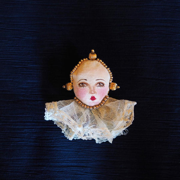 LA REINE brooch by artist Charlotte Sigurdson