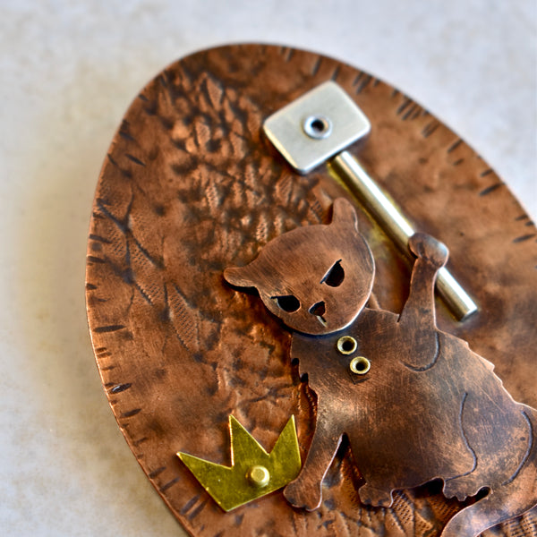 99 EL MARTILLO (The Hammer)/ Smash the Wannabe brooch by artist Chloe Kono