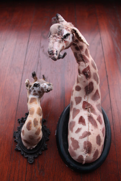 MOMMA GIRAFFE by artist Disfairy (Ilaria Vestri)